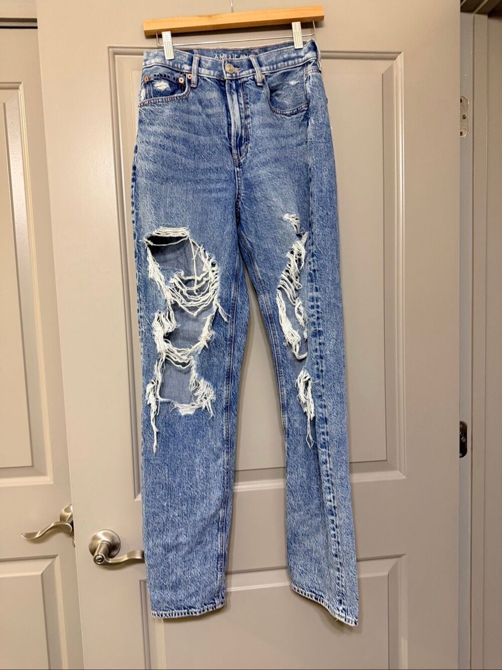 American Eagle Womens Size 4 High Rise Distressed Baggy Straight Jeans
